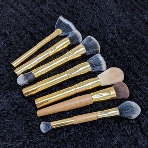 Tarte 7pc brushes